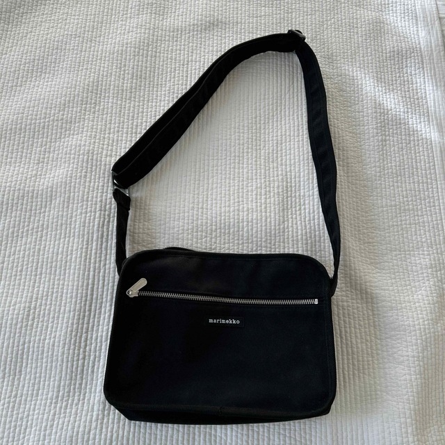 marimekko(マリメッコ)の【値下げ】marimekko ショルダーバッグ city 黒 レディースのバッグ(ショルダーバッグ)の商品写真