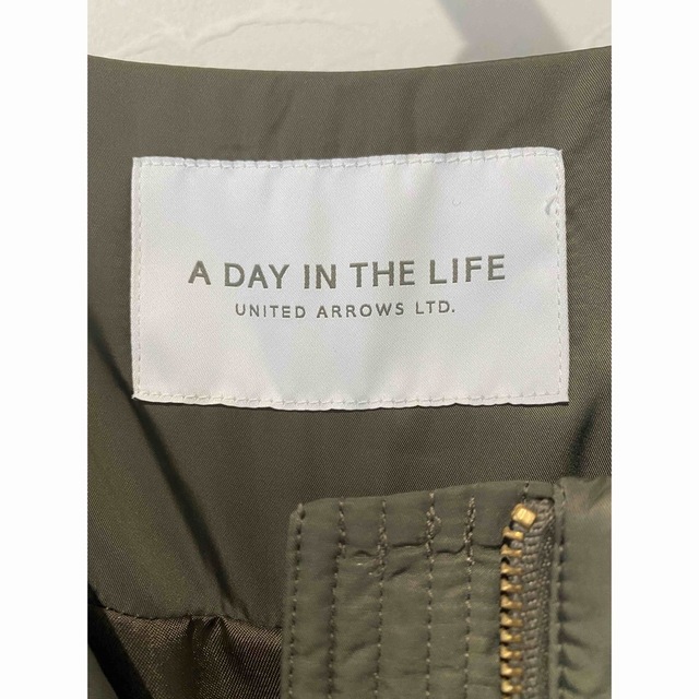 UNITED ARROWS(ユナイテッドアローズ)のUNITED ARROWS  レディース　ノーカラーコート　中綿薄手　カーキ　 レディースのジャケット/アウター(ロングコート)の商品写真