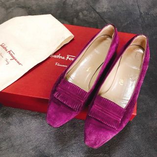 サルヴァトーレフェラガモ(Salvatore Ferragamo)のFerragamo　スエードローヒールパンプス(ローファー/革靴)