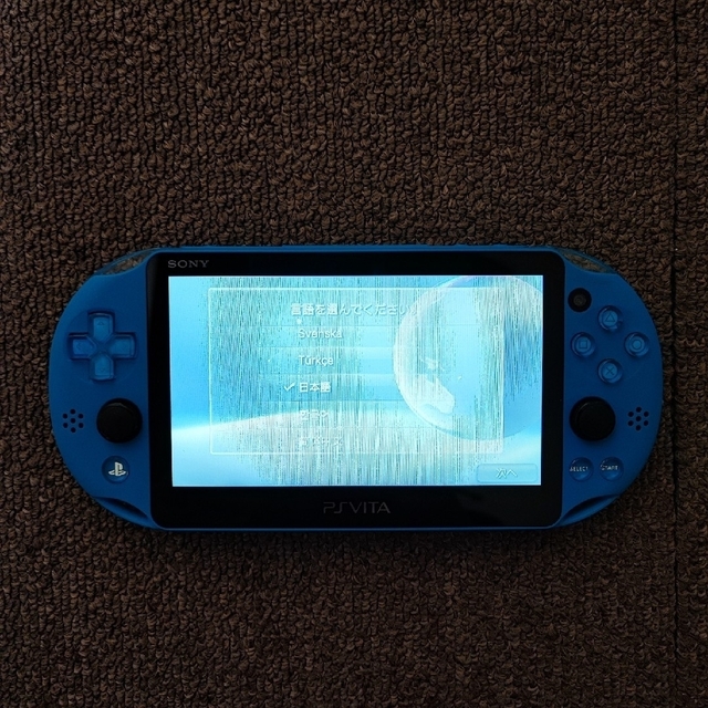 PlayStation Vita(プレイステーションヴィータ)のPlayStation®VitaPCH-2000ブルー＆4GBメモリーカード エンタメ/ホビーのゲームソフト/ゲーム機本体(携帯用ゲームソフト)の商品写真