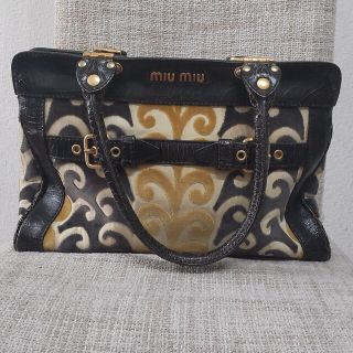 ミュウミュウ(miumiu)の美品 ミュウミュウ クラッシュレザー ショルダー ハンドバッグ MIU MIU(ハンドバッグ)