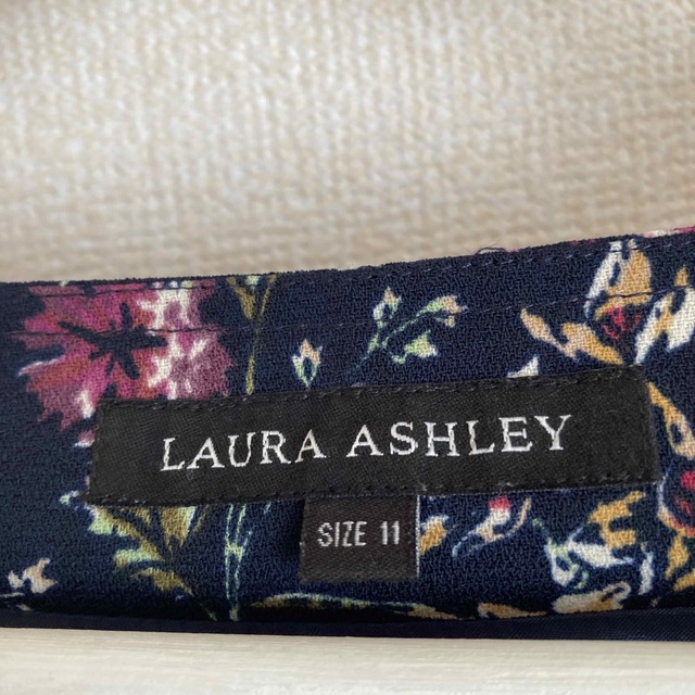 LAURA ASHLEY(ローラアシュレイ)のワンピース　11size レディースのワンピース(ひざ丈ワンピース)の商品写真