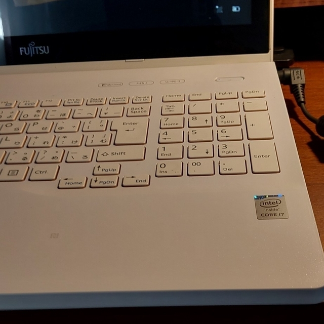 富士通(フジツウ)の【中古】富士通 LIFEBOOK AH77/U i7-4722HQ SSD改装 スマホ/家電/カメラのPC/タブレット(ノートPC)の商品写真