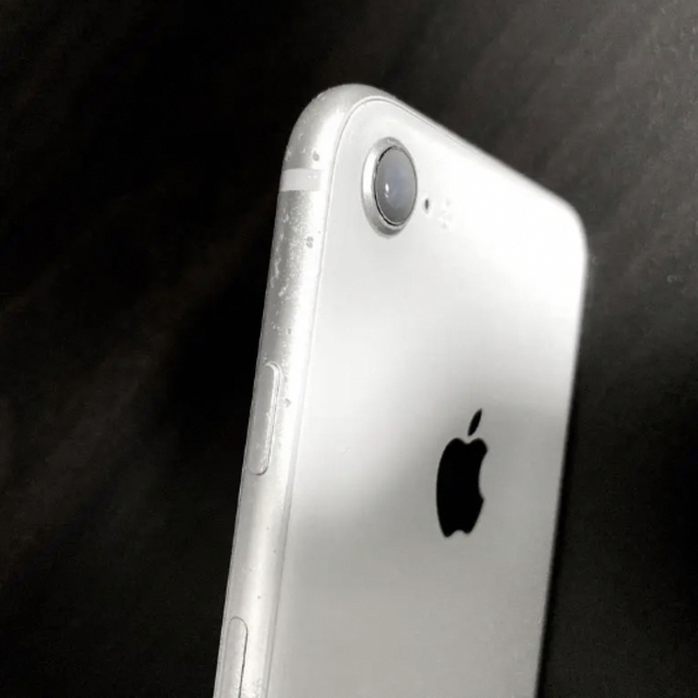 iPhone(アイフォーン)のiPhone8 silver 64GB スマホ/家電/カメラのスマートフォン/携帯電話(スマートフォン本体)の商品写真