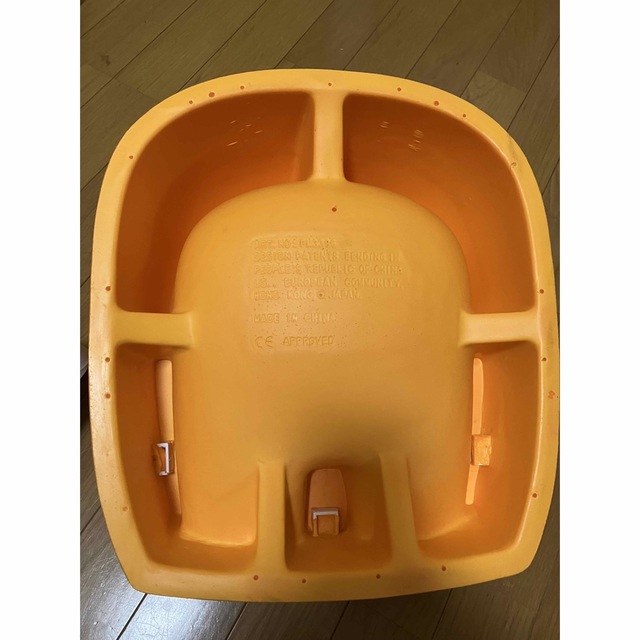 Bumbo(バンボ)のカリブ Karibu ベビーチェア　テーブル付 キッズ/ベビー/マタニティの授乳/お食事用品(その他)の商品写真