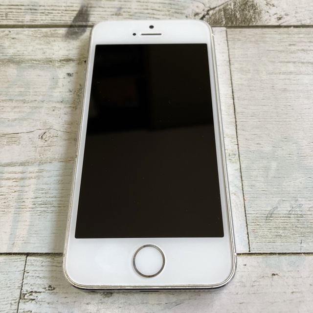 Apple(アップル)のApple iPhone5s 32GB シルバー スマホ/家電/カメラのスマートフォン/携帯電話(スマートフォン本体)の商品写真