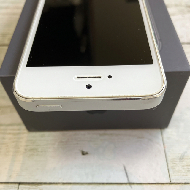 Apple(アップル)のApple iPhone5s 32GB シルバー スマホ/家電/カメラのスマートフォン/携帯電話(スマートフォン本体)の商品写真