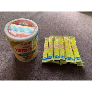 メイジ(明治)の明治ほほえみ　粉ミルク&らくらくキューブ(哺乳ビン)