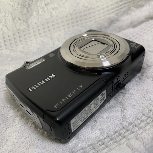 富士フイルム(フジフイルム)のFUJIFILM Finepix F100fd コンパクトデジカメ スマホ/家電/カメラのカメラ(コンパクトデジタルカメラ)の商品写真