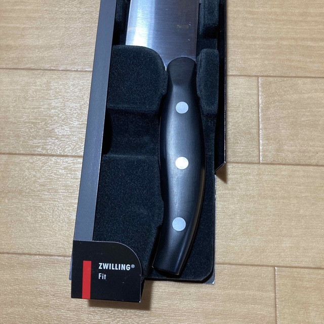 Zwilling J.A. Henckels(ツヴィリングジェイエーヘンケルス)のZWILLING 三徳包丁　刃渡り18cm インテリア/住まい/日用品のキッチン/食器(調理道具/製菓道具)の商品写真