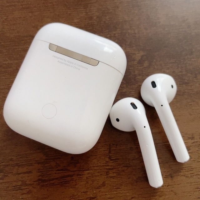 Apple(アップル)のAirPods 第一世代 スマホ/家電/カメラのオーディオ機器(ヘッドフォン/イヤフォン)の商品写真