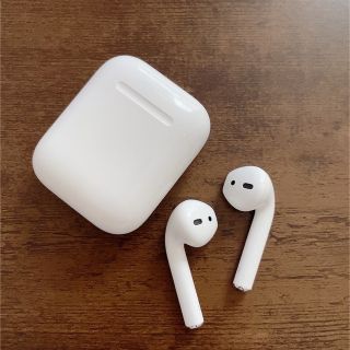 アップル(Apple)のAirPods 第一世代(ヘッドフォン/イヤフォン)