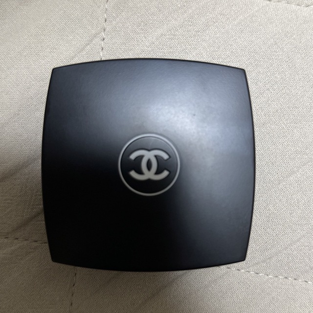 CHANEL ウルトラルタンクッション　B20