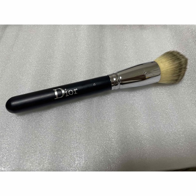 Dior(ディオール)のDIOR メイクブラシ 12  コスメ/美容のメイク道具/ケアグッズ(チーク/フェイスブラシ)の商品写真