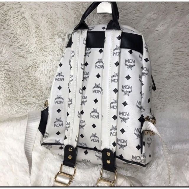 アウター ジャケット MCM バックパック リュック 白 ホワイト スタッズ