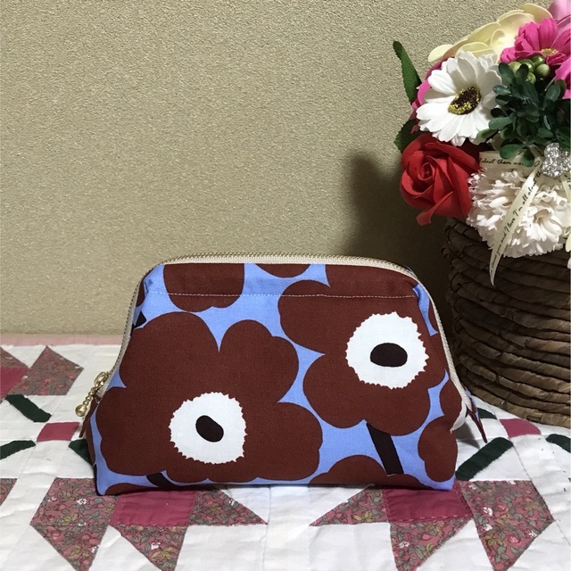 marimekko(マリメッコ)の【専用】マリメッコ  生地　ハンドメイド　ミニウニッコ　定番ブラック　ポーチ ハンドメイドのファッション小物(ポーチ)の商品写真