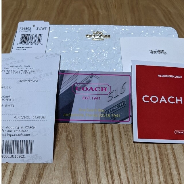 COACH(コーチ)のCOACH  長財布　型押しシグネチャー　白 レディースのファッション小物(財布)の商品写真