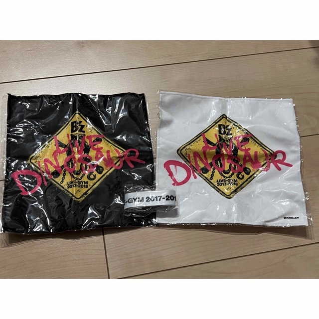 B'z(ビーズ)のB'z2017-2018 DINOSAUR エンタメ/ホビーのタレントグッズ(ミュージシャン)の商品写真