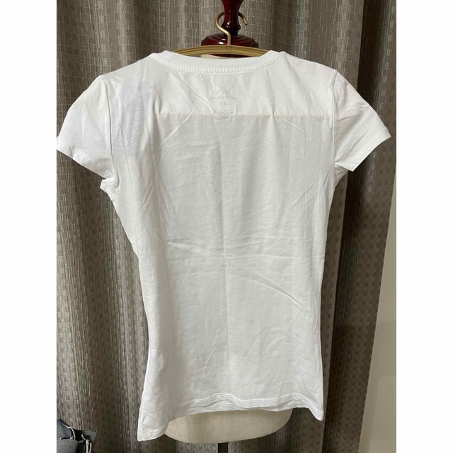 Armani(アルマーニ)の新品未使用　アルマーニのロゴ入りホワイトTシャツ レディースのトップス(Tシャツ(半袖/袖なし))の商品写真