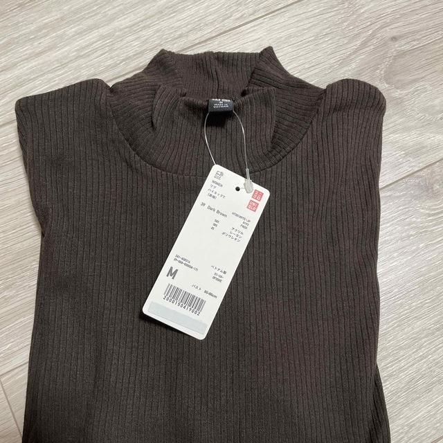 UNIQLO(ユニクロ)のUNIQLO リブハイネックT  新品、たぐつき レディースのトップス(Tシャツ(長袖/七分))の商品写真