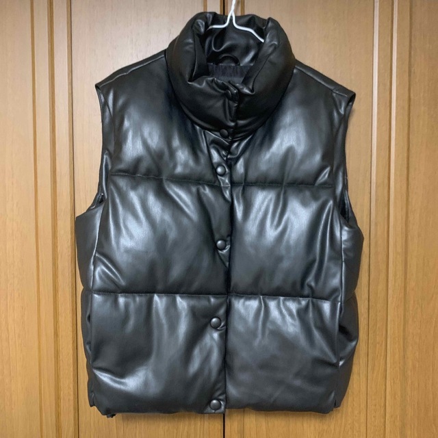 ZARA - ZARA フェイクレザー ダウンベストの通販 by yu's shop|ザラ ZARA - ZARA フェイクレザー ダウンベストの通販 by yu's shop|ザラ