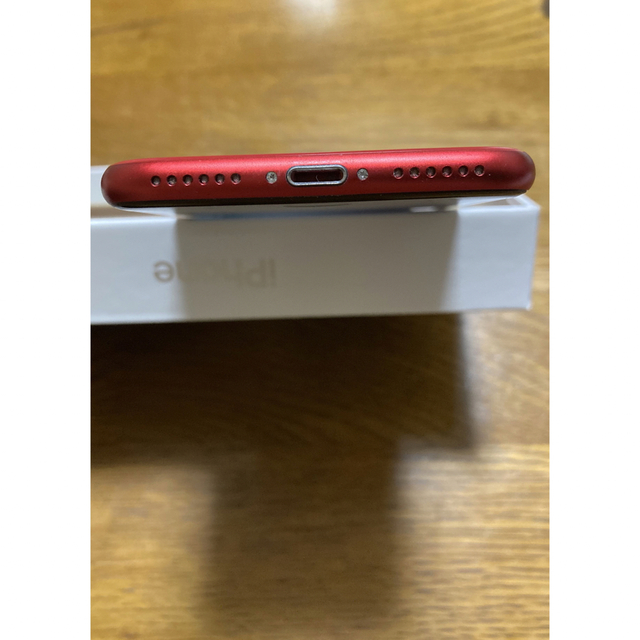 iPhone(アイフォーン)のiPhone SE 64GB 赤　第2世代　バッテリー最大容量90% 画面割れ スマホ/家電/カメラのスマートフォン/携帯電話(スマートフォン本体)の商品写真