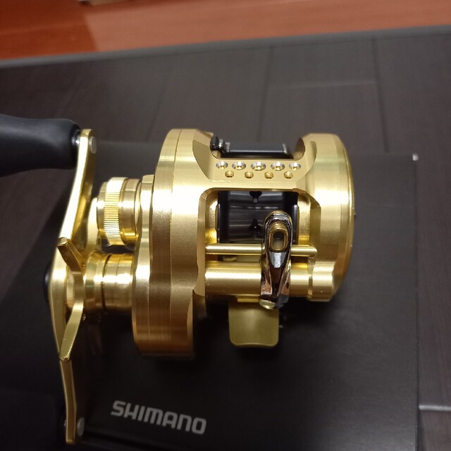 SHIMANO 21カルカッタコンクエスト 100HG RIGHTの最安値