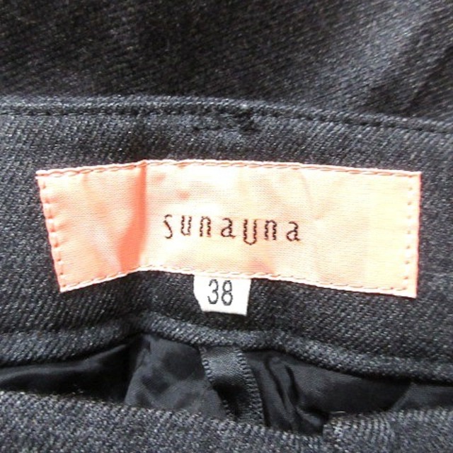 SunaUna(スーナウーナ)のスーナウーナ クロップドパンツ センタープレス ウール 38 チャコールグレー レディースのパンツ(その他)の商品写真