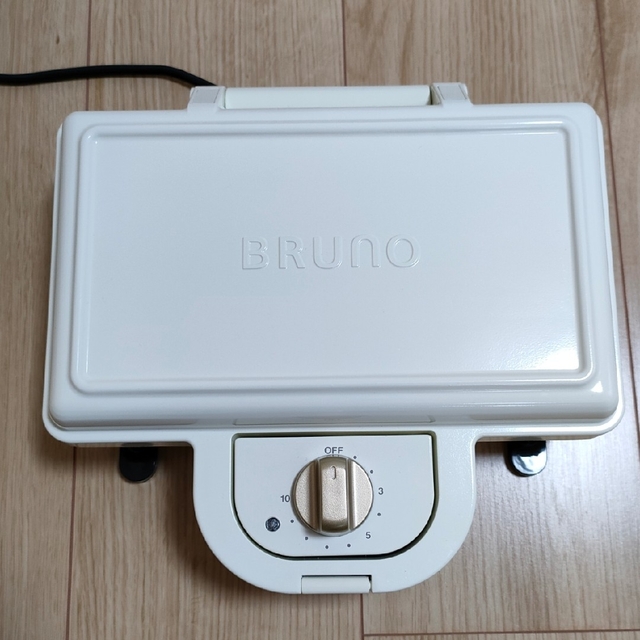 BRUNO(ブルーノ)のブルーノ　BRUNO　ホットサンドメーカー　ダブル　【ホワイト】 スマホ/家電/カメラの調理家電(サンドメーカー)の商品写真