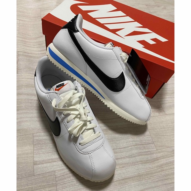 NIKE(ナイキ)のナイキ コルテッツ Nike Cortez ホワイト&ブラック 27.5cm メンズの靴/シューズ(スニーカー)の商品写真