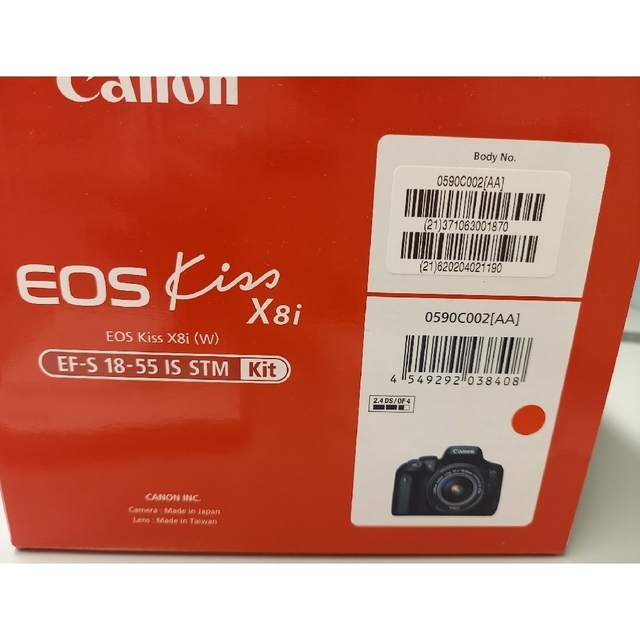 Canon　EOS　kiss X8i(W) ダブルズームキット　一眼レフカメラ スマホ/家電/カメラのカメラ(デジタル一眼)の商品写真