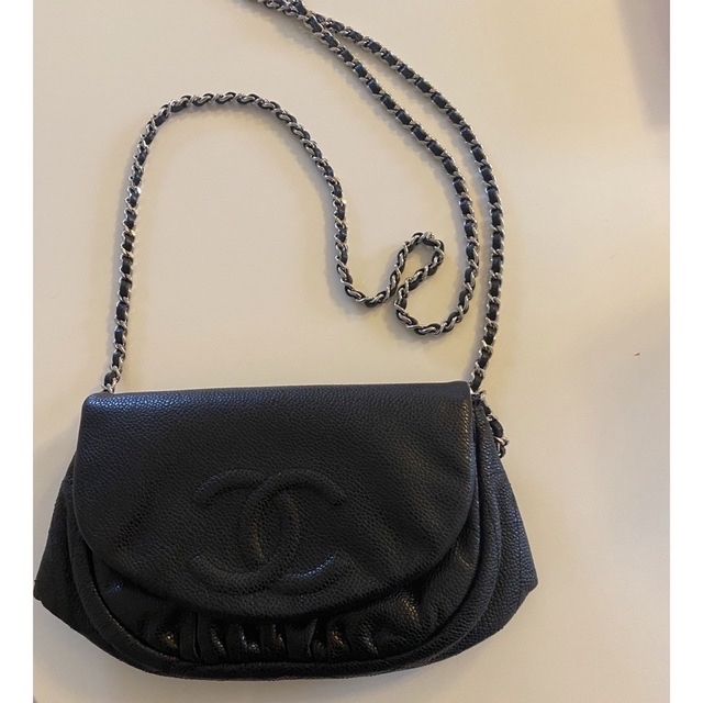 CHANEL ハーフムーンチェーンウォレット