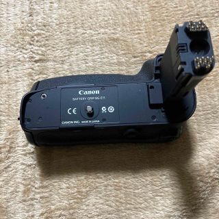 キヤノン(Canon)のCANON BG-E11 バッテリーグリップ　②(デジタル一眼)