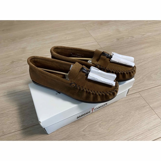 しています Minnetonka タッセル スエードモカシンシューズの通販 by