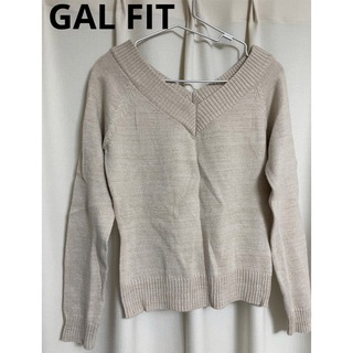 ギャルフィット(GAL FIT)のギャルフィット　Ｖネック　ニット　セーター　ベージュ　ゴールド　ラメ　長袖(ニット/セーター)