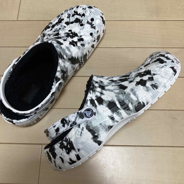 crocs(クロックス)の新品 29㎝ クロックス バヤ ラインド プリンテッド クロッグ ボア付き メンズの靴/シューズ(サンダル)の商品写真