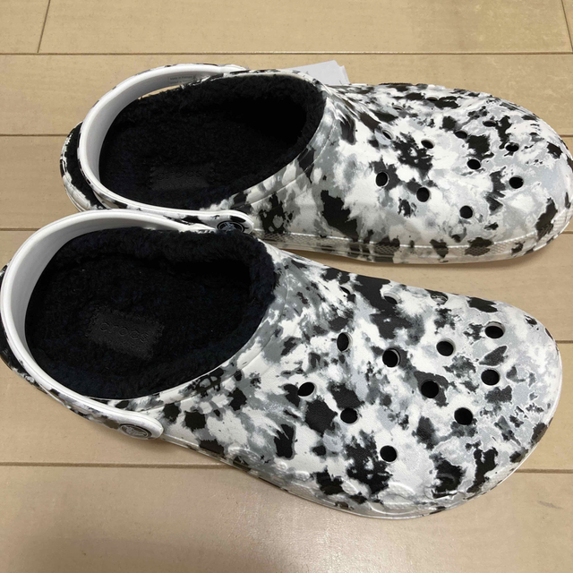 crocs(クロックス)の新品 29㎝ クロックス バヤ ラインド プリンテッド クロッグ ボア付き メンズの靴/シューズ(サンダル)の商品写真