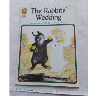 洋書 「The Rabbits' Wedding」「しろいうさぎとくろいうさぎ」(絵本/児童書)