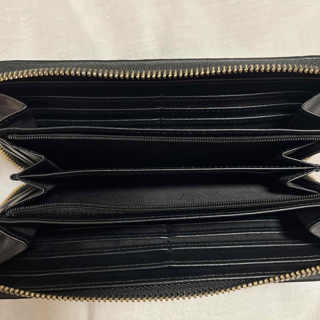 MARY QUANT(マリークワント)のMARY QUANT 長財布　キルティングエナメルデイジー　ブラック レディースのファッション小物(財布)の商品写真