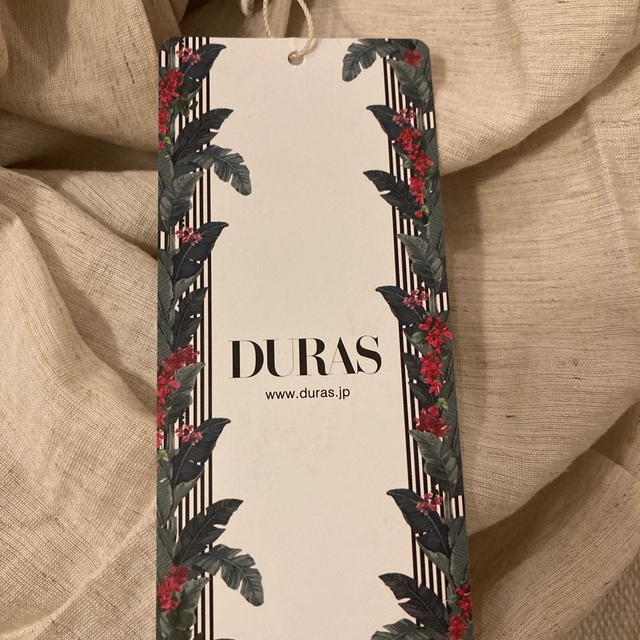 DURAS(デュラス)の新品未使用　DURAS タグ付　ワンピース　アイボリー　フリーサイズ　 レディースのワンピース(ひざ丈ワンピース)の商品写真