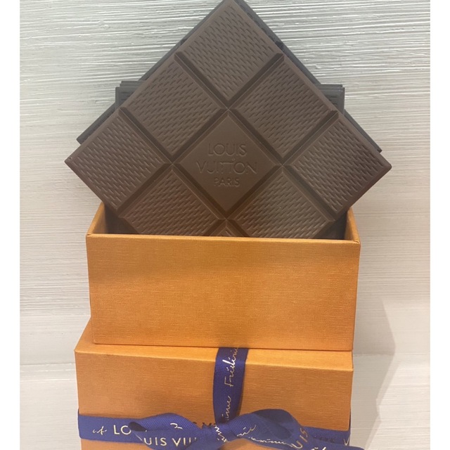 LOUIS VUITTON(ルイヴィトン)のルイヴィトン　チョコ　フランス限定 食品/飲料/酒の食品(菓子/デザート)の商品写真