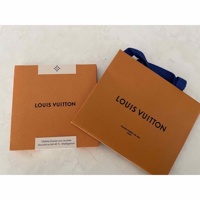 LOUIS VUITTON(ルイヴィトン)のルイヴィトン　チョコ　フランス限定 食品/飲料/酒の食品(菓子/デザート)の商品写真