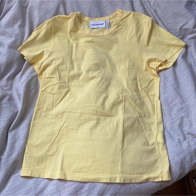 Adam et Rope'(アダムエロぺ)のCAN PEP REY キャンペプレイ　イエロー　tシャツ レディースのトップス(Tシャツ(半袖/袖なし))の商品写真