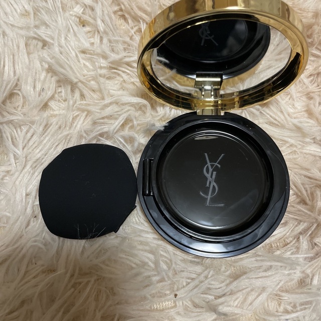 Yves Saint Laurent(イヴサンローラン)のイヴ・サンローラン　ラディアントタッチグロウパクト　BR20 コスメ/美容のベースメイク/化粧品(ファンデーション)の商品写真