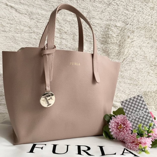 美品☆FURLAフルラ ショルダーバッグ レザー ベージュ ゴールド金具