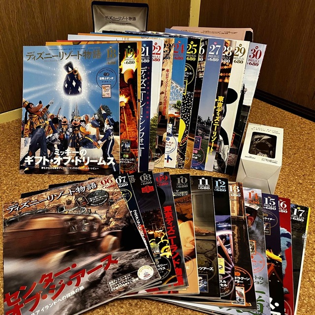美品】ディズニーリゾート物語全巻 クリアアート&ピンパッジ 大人気