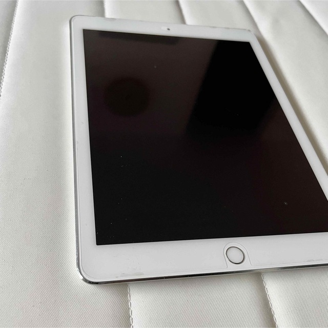iPad Air2 第2世代 16GB セルラーモデル ケース付き☆ iPad Air2 第2世代 16GB セルラーモデル ケース付き☆