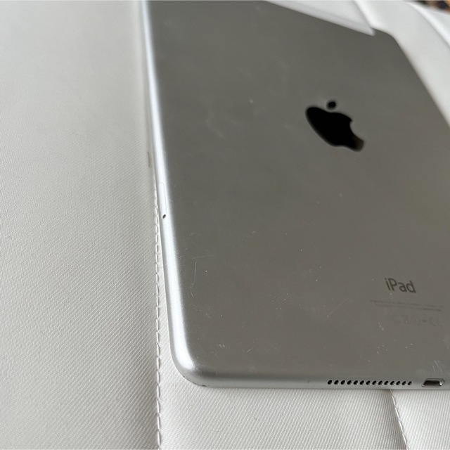 iPad Air2 第2世代 16GB セルラーモデル ケース付き☆ iPad Air2 第2世代 16GB セルラーモデル ケース付き☆