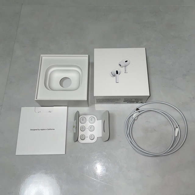 Apple(アップル)のAir Pods Pro空箱　充電ケーブル　イヤーピース スマホ/家電/カメラのスマートフォン/携帯電話(バッテリー/充電器)の商品写真