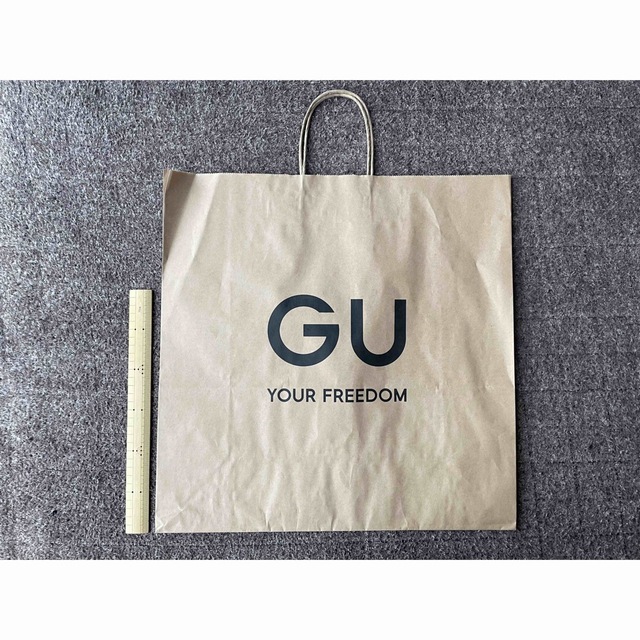 GU(ジーユー)のGU ジーユー 大袋 ショップ袋 ショッパー 紙袋 手提げ レディースのバッグ(ショップ袋)の商品写真